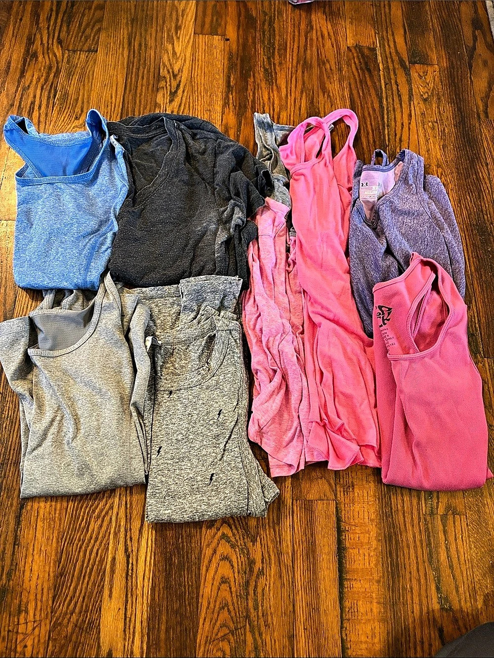 🎉Bundle of 8 Women'Small Tank Top Lot Size Small!